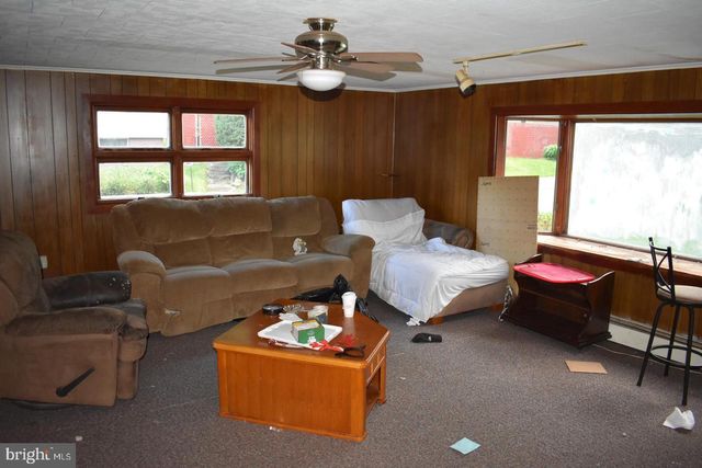 416 N HUNTER HWY, Drums, PA 18222