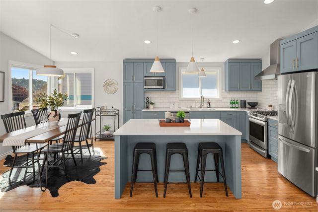 6723 Dibble Avenue NW, Seattle, WA 98117