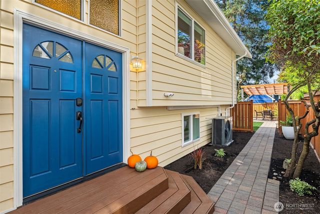 6723 Dibble Avenue NW, Seattle, WA 98117