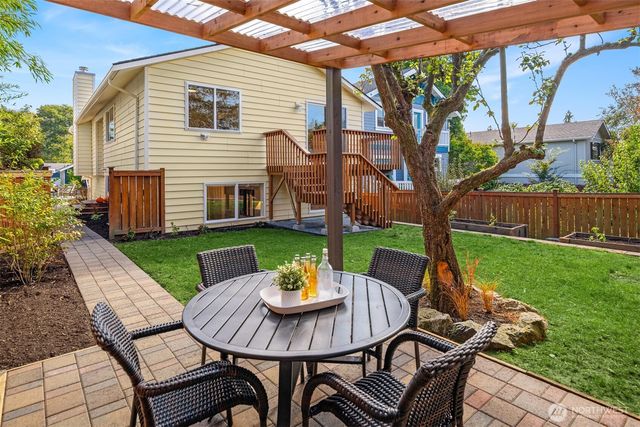 6723 Dibble Avenue NW, Seattle, WA 98117
