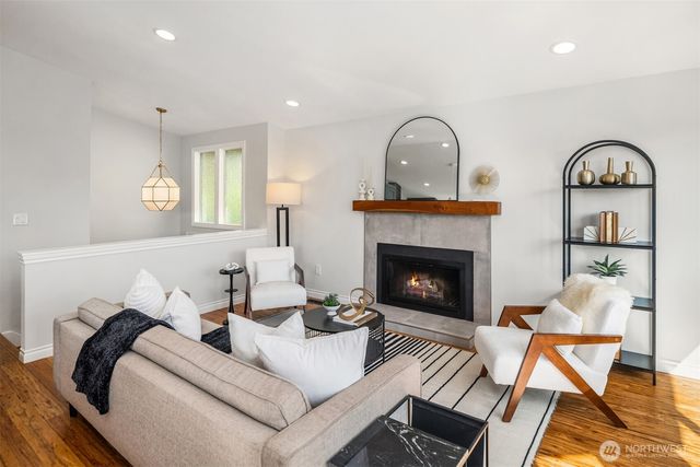 6723 Dibble Avenue NW, Seattle, WA 98117