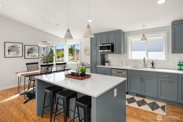 6723 Dibble Avenue NW, Seattle, WA 98117