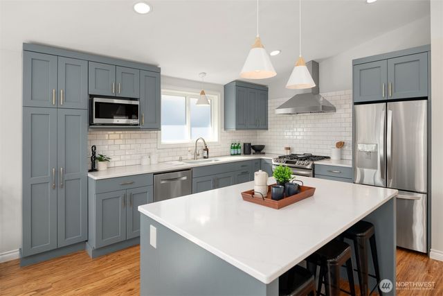 6723 Dibble Avenue NW, Seattle, WA 98117