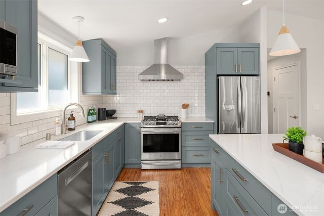 6723 Dibble Avenue NW, Seattle, WA 98117