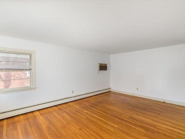 234 Foster St, Lowell, MA 01851
