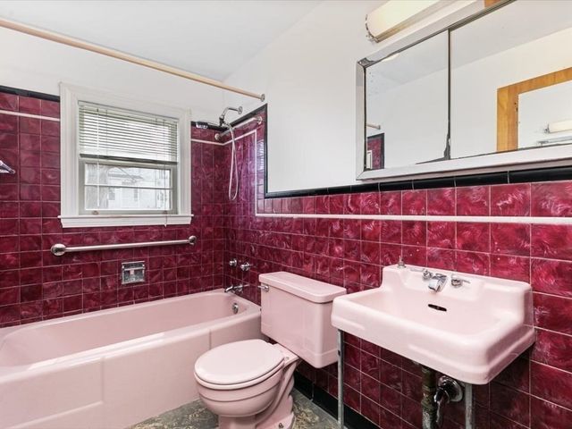 234 Foster St, Lowell, MA 01851