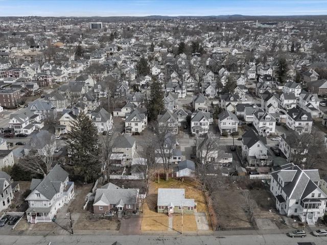 234 Foster St, Lowell, MA 01851