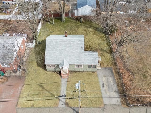 234 Foster St, Lowell, MA 01851