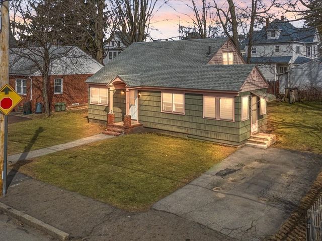 234 Foster St, Lowell, MA 01851