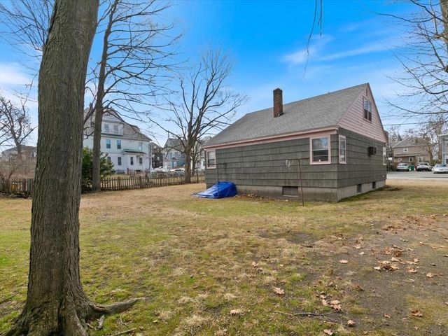 234 Foster St, Lowell, MA 01851