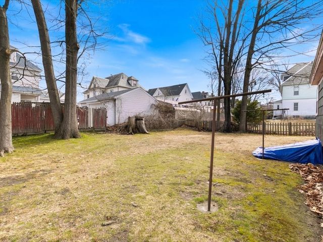 234 Foster St, Lowell, MA 01851