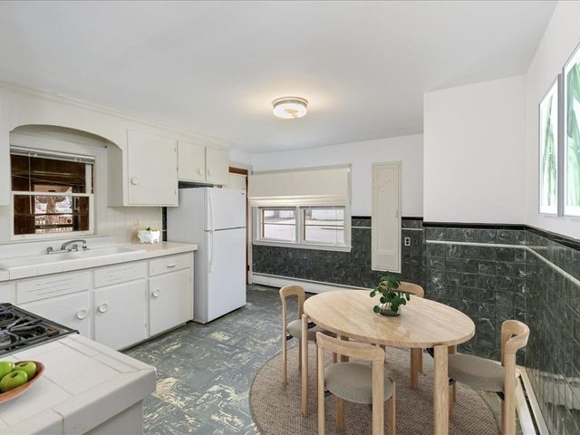 234 Foster St, Lowell, MA 01851