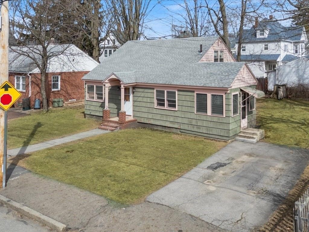234 Foster St, Lowell, MA 01851