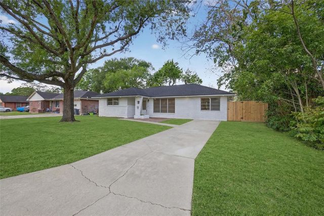 1726 Pecan Ln, Stafford, TX 77477