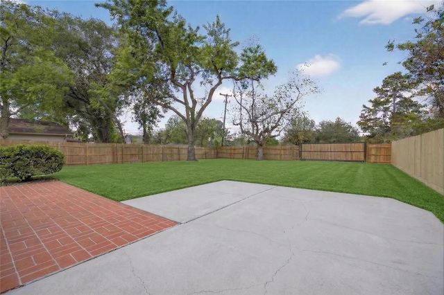 1726 Pecan Ln, Stafford, TX 77477