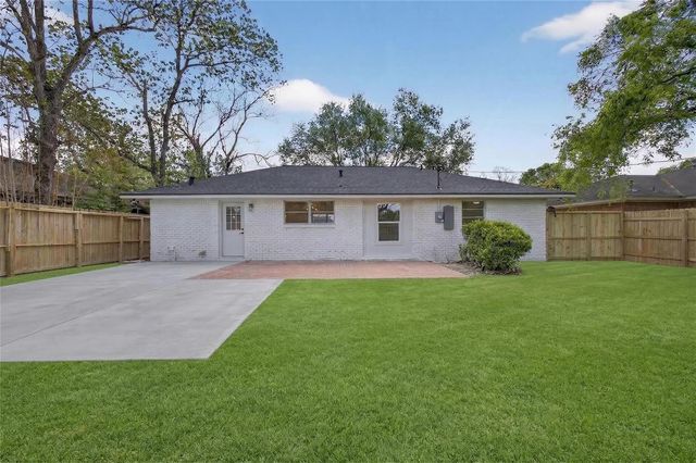 1726 Pecan Ln, Stafford, TX 77477