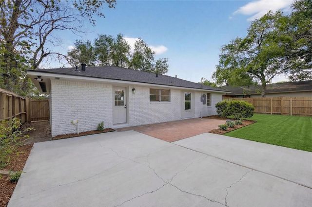 1726 Pecan Ln, Stafford, TX 77477