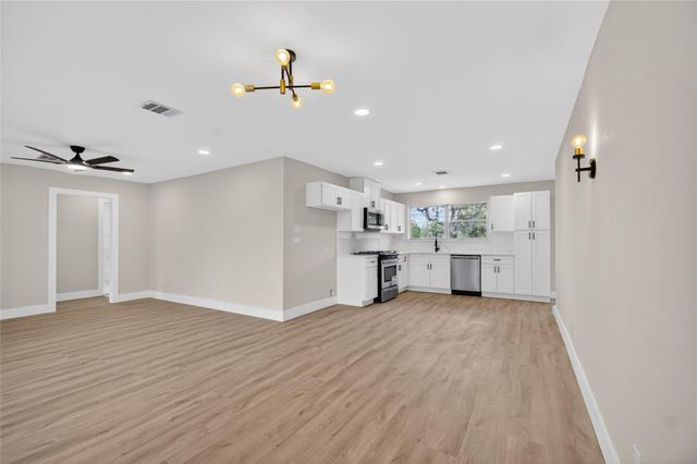 1726 Pecan Ln, Stafford, TX 77477