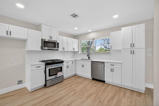 1726 Pecan Ln, Stafford, TX 77477