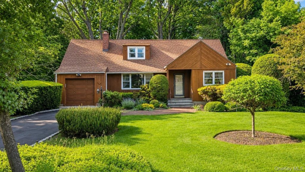 9 Sheep Pasture Lane, Huntington, NY 11743