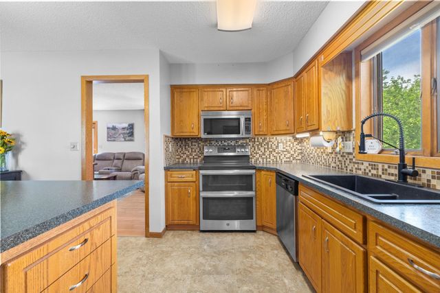 1624 12TH ST SW, Minot, ND 58701