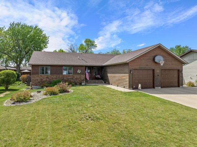 1624 12TH ST SW, Minot, ND 58701