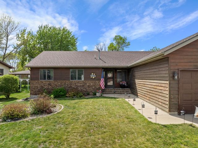 1624 12TH ST SW, Minot, ND 58701