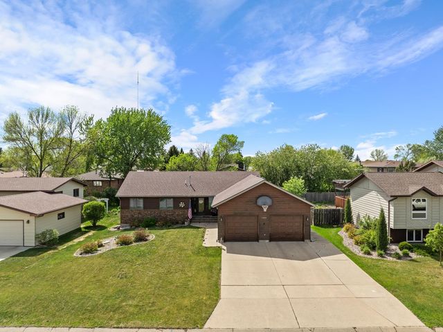 1624 12TH ST SW, Minot, ND 58701