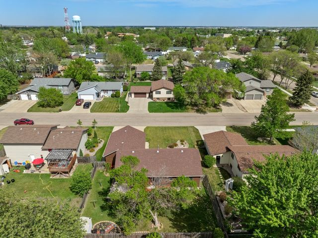 1624 12TH ST SW, Minot, ND 58701