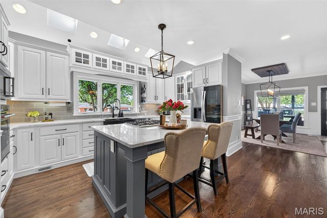 9801 Hilltop Drive, Sunset Hills, MO 63128