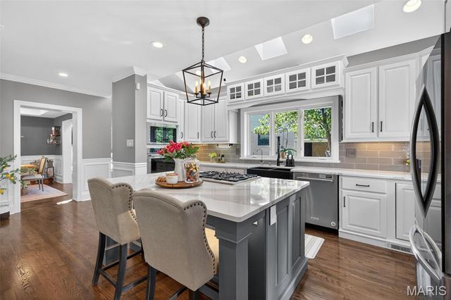 9801 Hilltop Drive, Sunset Hills, MO 63128