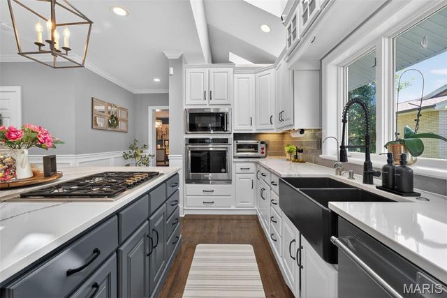 9801 Hilltop Drive, Sunset Hills, MO 63128