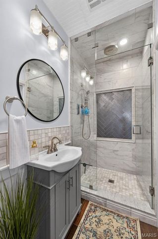 9801 Hilltop Drive, Sunset Hills, MO 63128