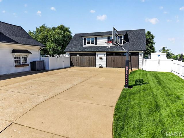 9801 Hilltop Drive, Sunset Hills, MO 63128