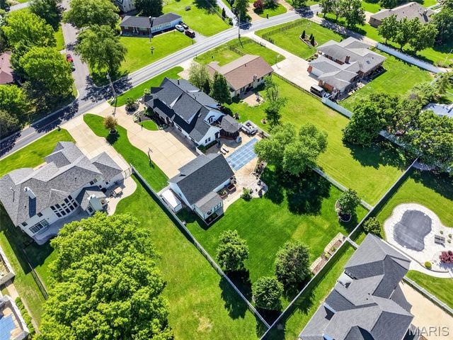 9801 Hilltop Drive, Sunset Hills, MO 63128
