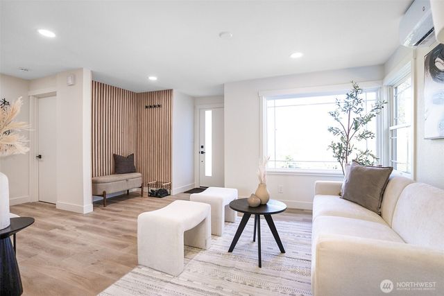 7934 SW 20th Avenue, Seattle, WA 98106