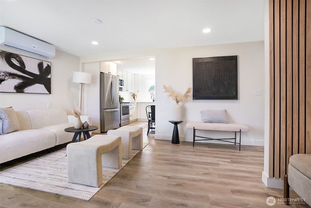 7934 SW 20th Avenue, Seattle, WA 98106