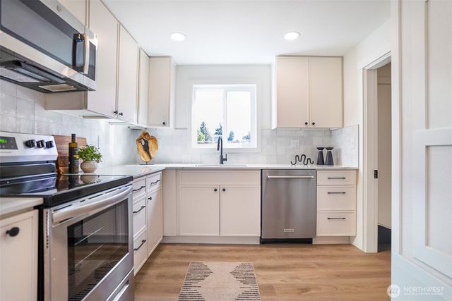 7934 SW 20th Avenue, Seattle, WA 98106