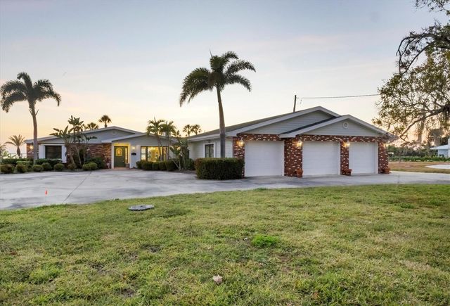 7318 WESTMORELAND DRIVE, Sarasota, FL 34243