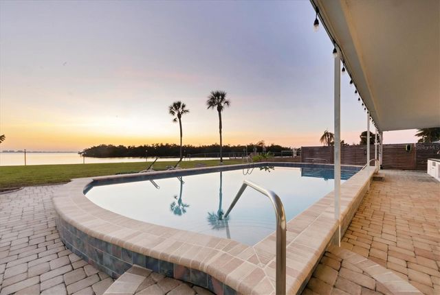 7318 WESTMORELAND DRIVE, Sarasota, FL 34243