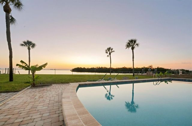 7318 WESTMORELAND DRIVE, Sarasota, FL 34243