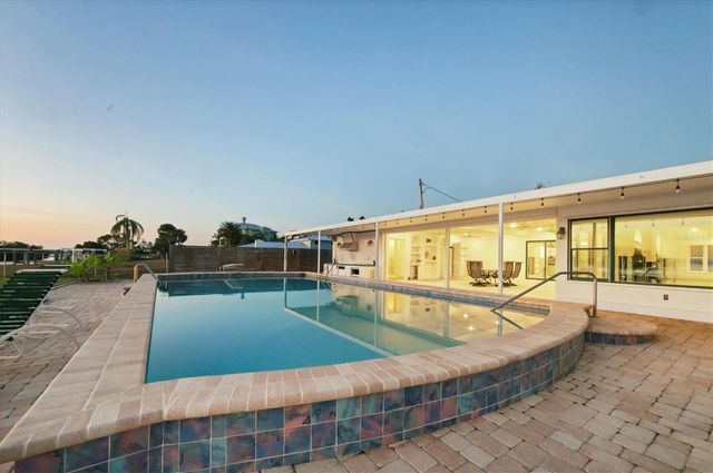 7318 WESTMORELAND DRIVE, Sarasota, FL 34243