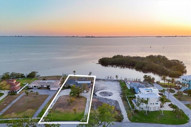 7318 WESTMORELAND DRIVE, Sarasota, FL 34243