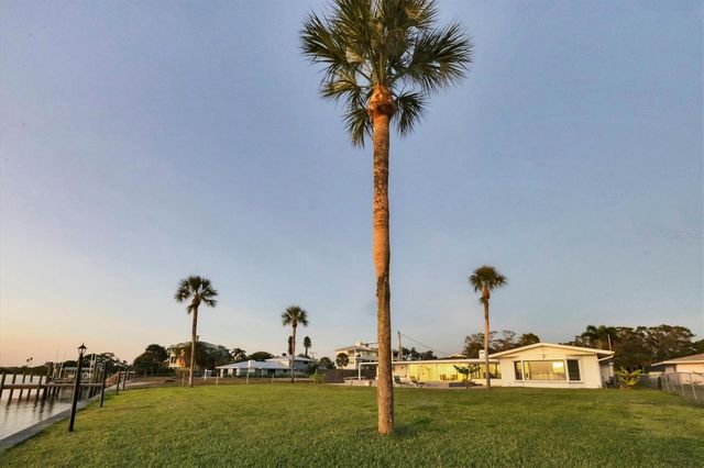 7318 WESTMORELAND DRIVE, Sarasota, FL 34243