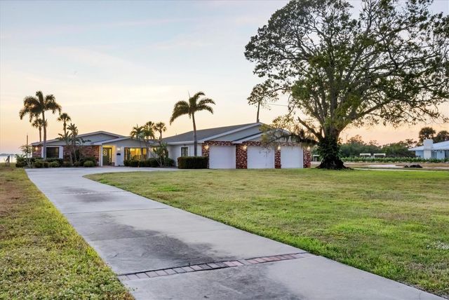 7318 WESTMORELAND DRIVE, Sarasota, FL 34243