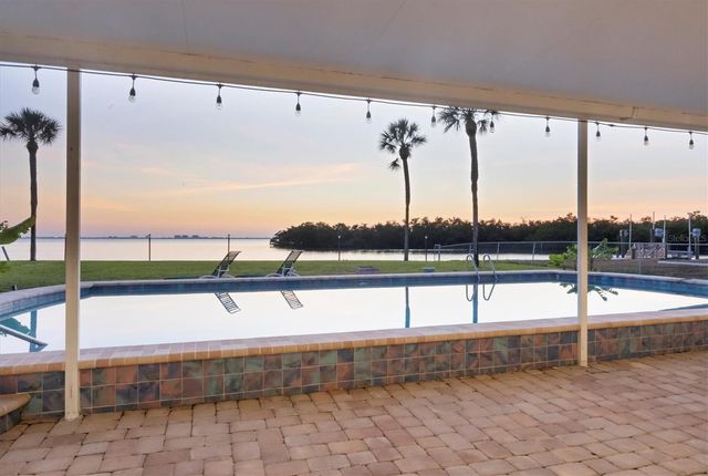 7318 WESTMORELAND DRIVE, Sarasota, FL 34243