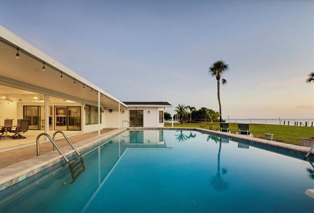 7318 WESTMORELAND DRIVE, Sarasota, FL 34243