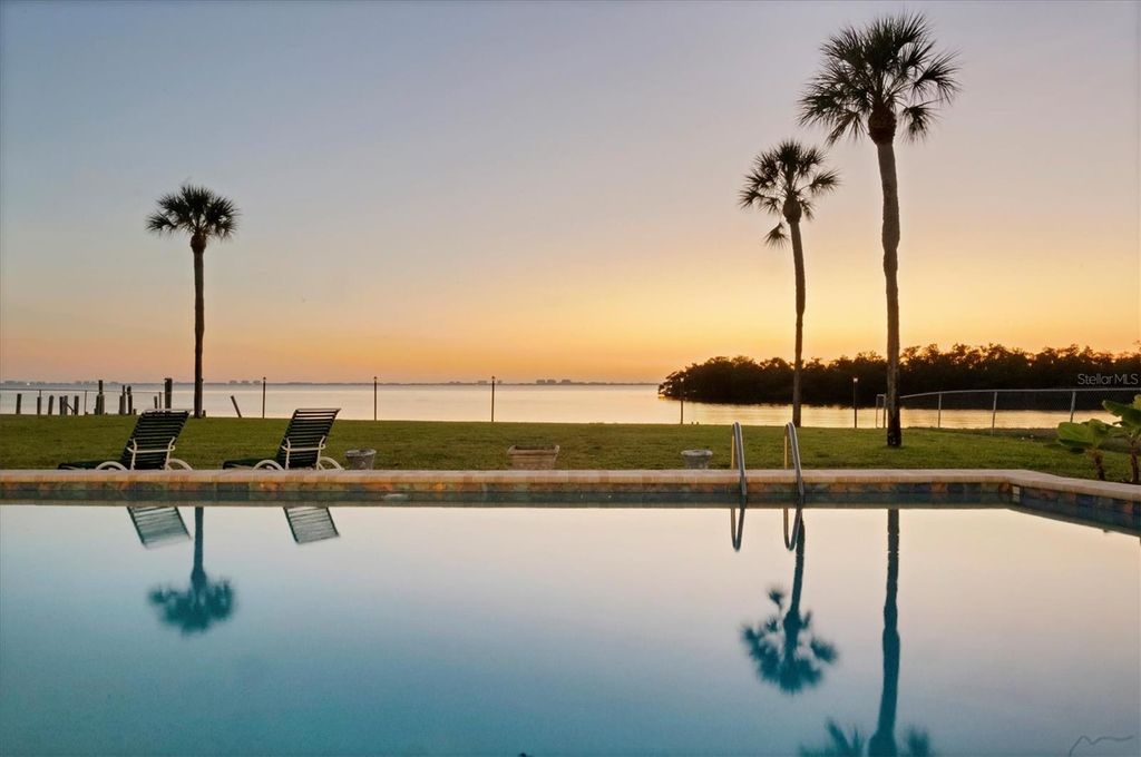 7318 WESTMORELAND DRIVE, Sarasota, FL 34243