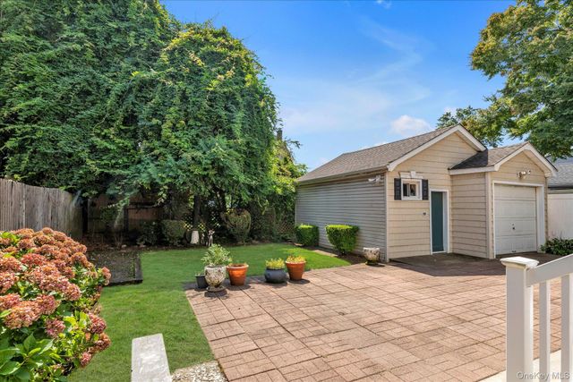 14 Endview Avenue, Lynbrook, NY 11563