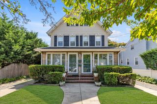 14 Endview Avenue, Lynbrook, NY 11563